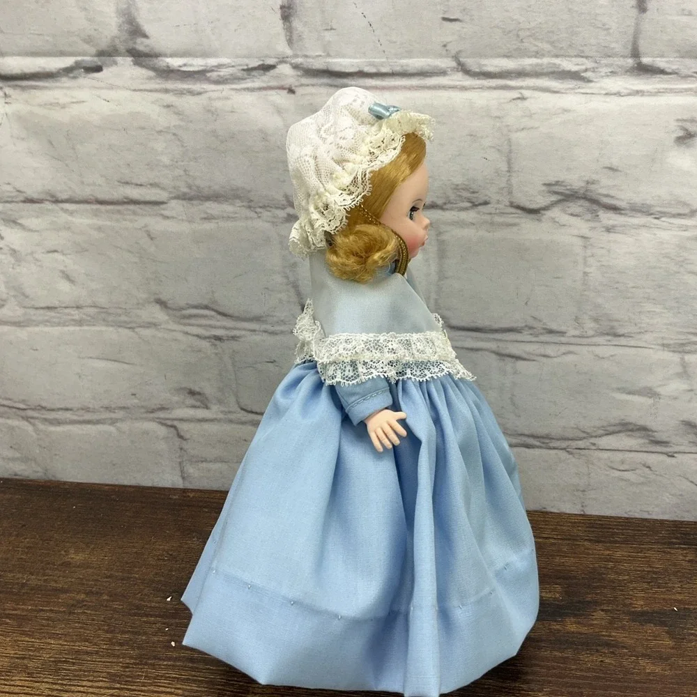 Madame Alexander Vintage International Doll United States 559 With Stand